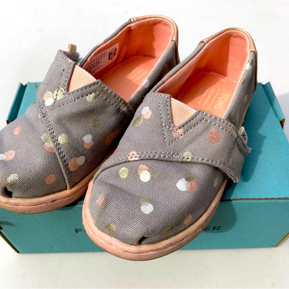 TOMS toddler size 9